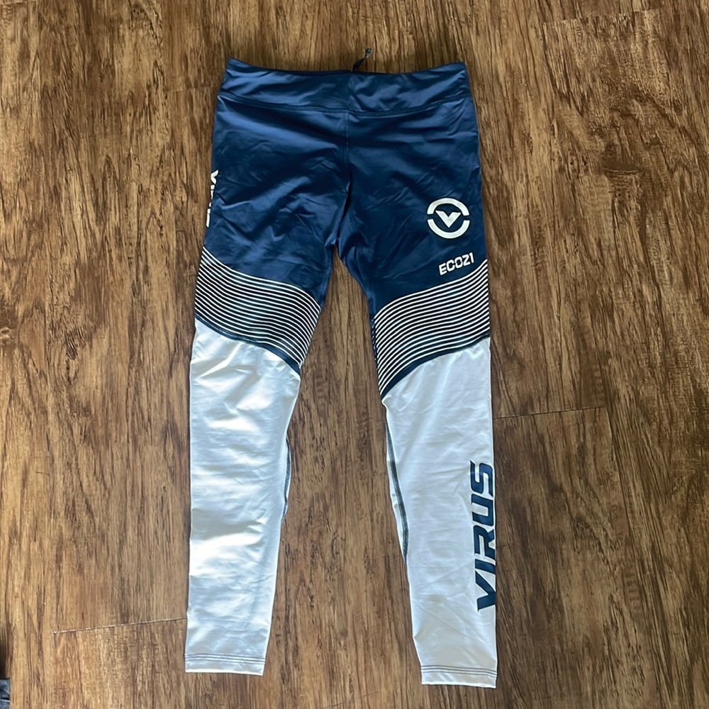 Never worn Virus size S Bioceramic compression tights
